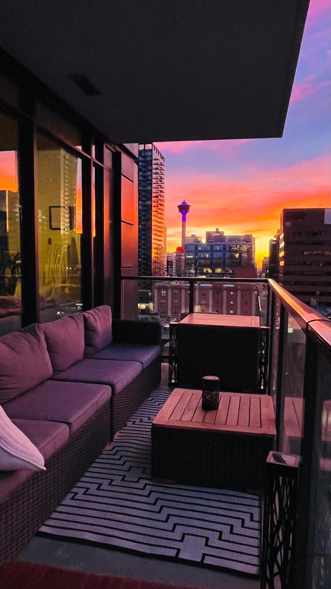 Luxury Dt, 2 Bedroom Deal, Private Balcony, Full Kitchen, Gym - Free Parking YYC Exterior foto