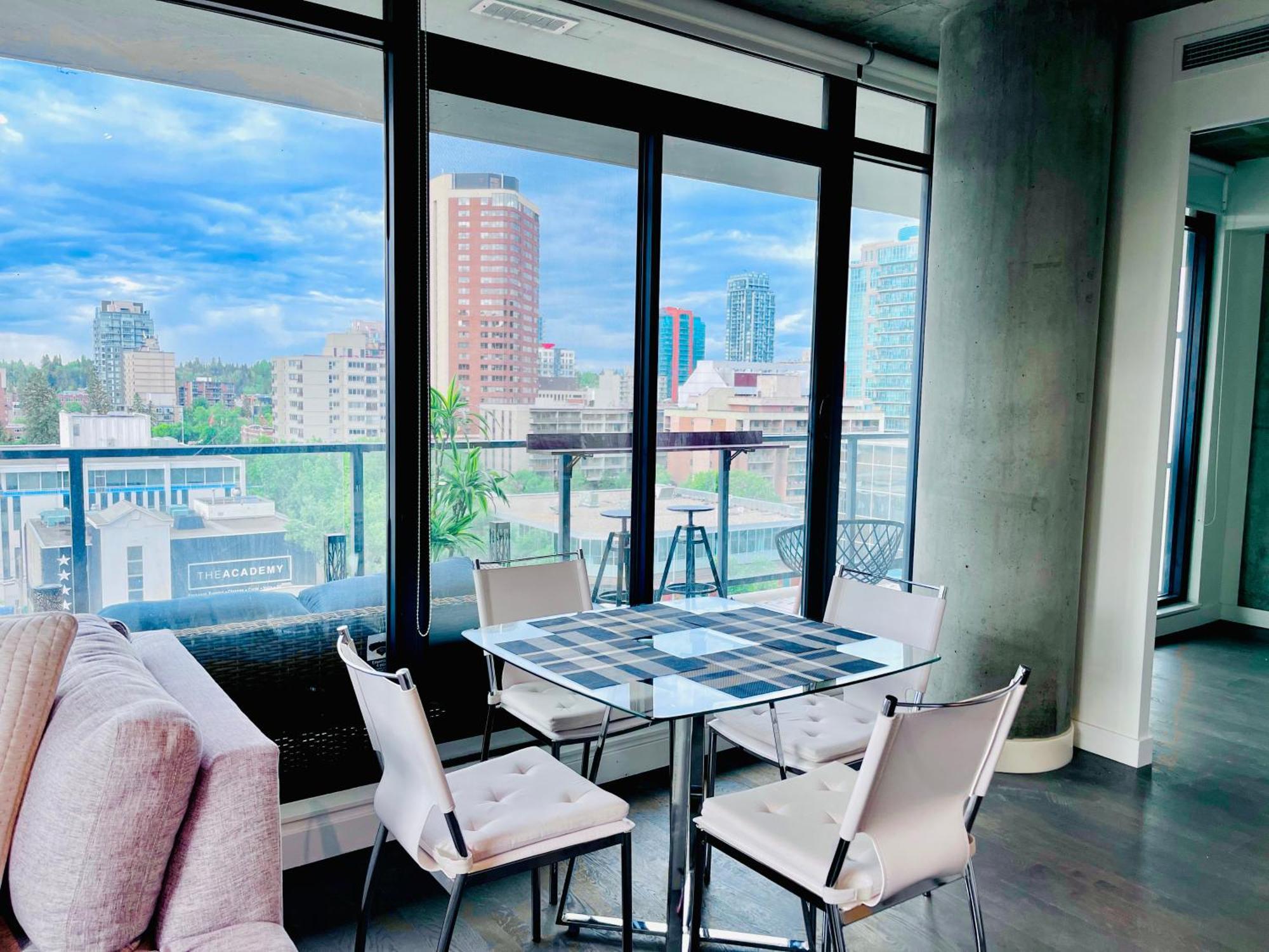 Luxury Dt, 2 Bedroom Deal, Private Balcony, Full Kitchen, Gym - Free Parking YYC Exterior foto