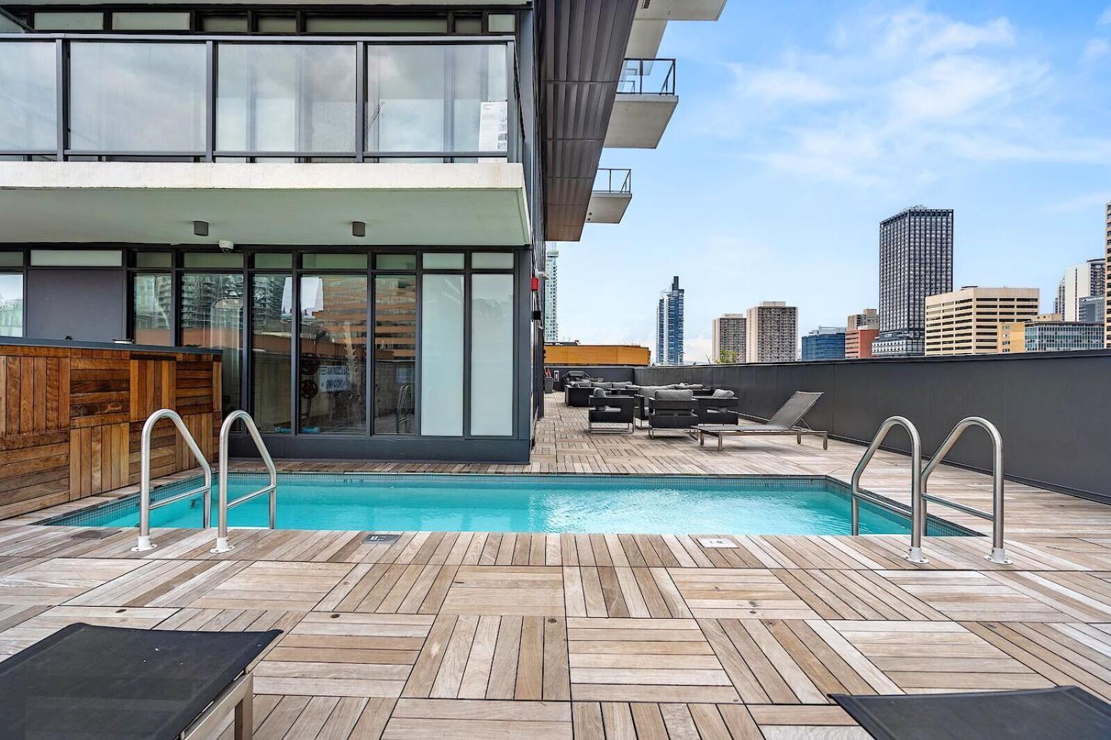 Luxury Dt, 2 Bedroom Deal, Private Balcony, Full Kitchen, Gym - Free Parking YYC Exterior foto